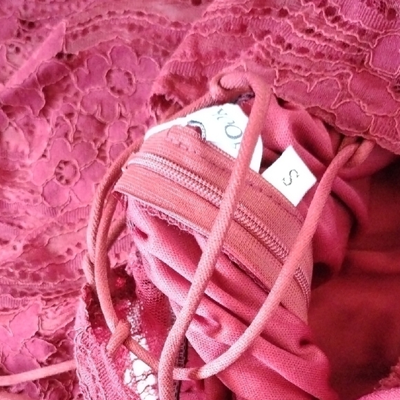 Aooksmery Elegant Red Lace Dress - Picture 7 of 10